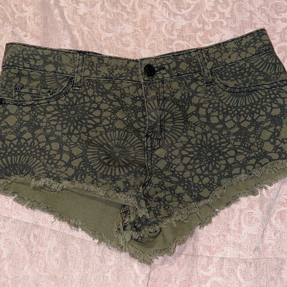 BDG Green Floral Printed Jean shorts Size 27W